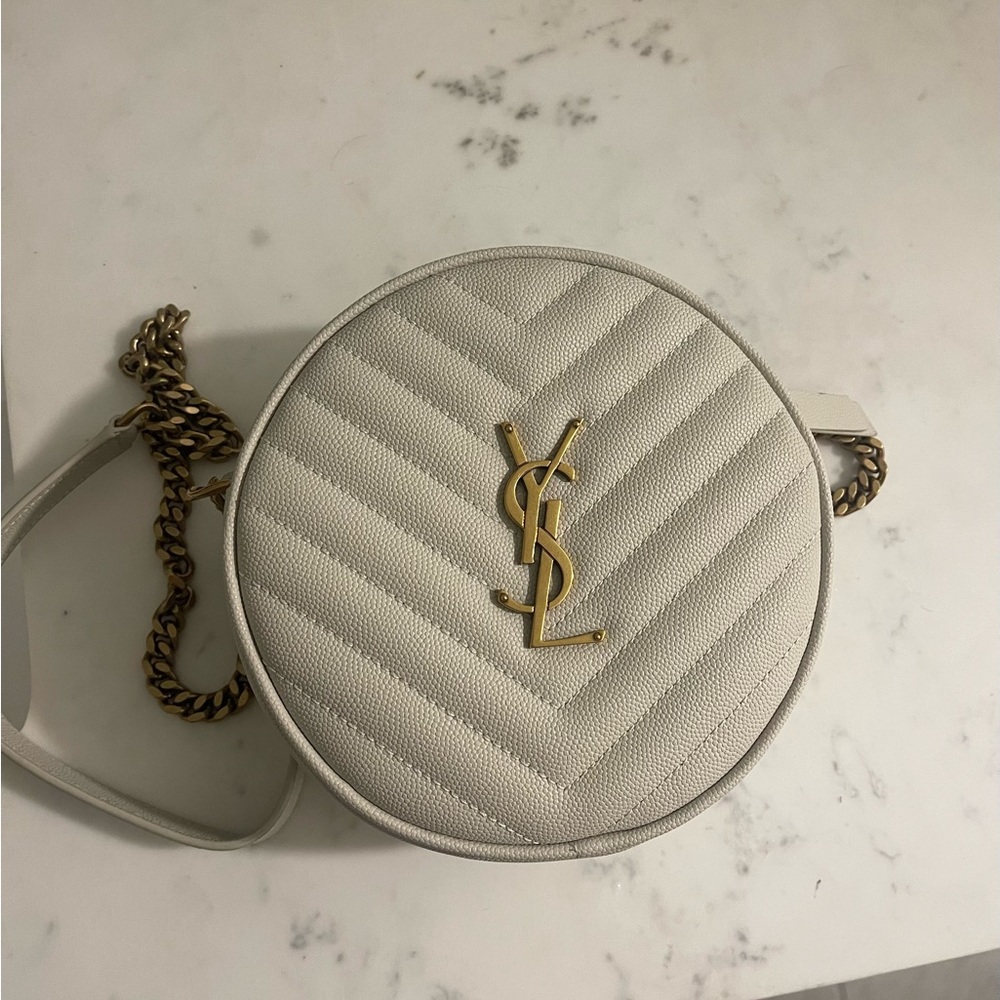 YSL VINYLE ROUND CAMERA BAG IN CHEVRON-QUILTED GRAIN DE POUDRE EMBOSSED LEATHER